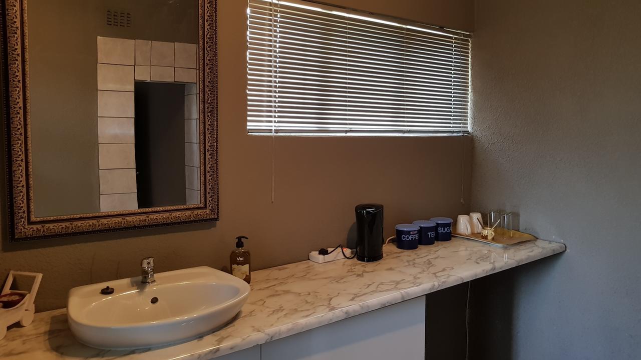 Gluckman Drive Guesthouse Welkom Ngoại thất bức ảnh